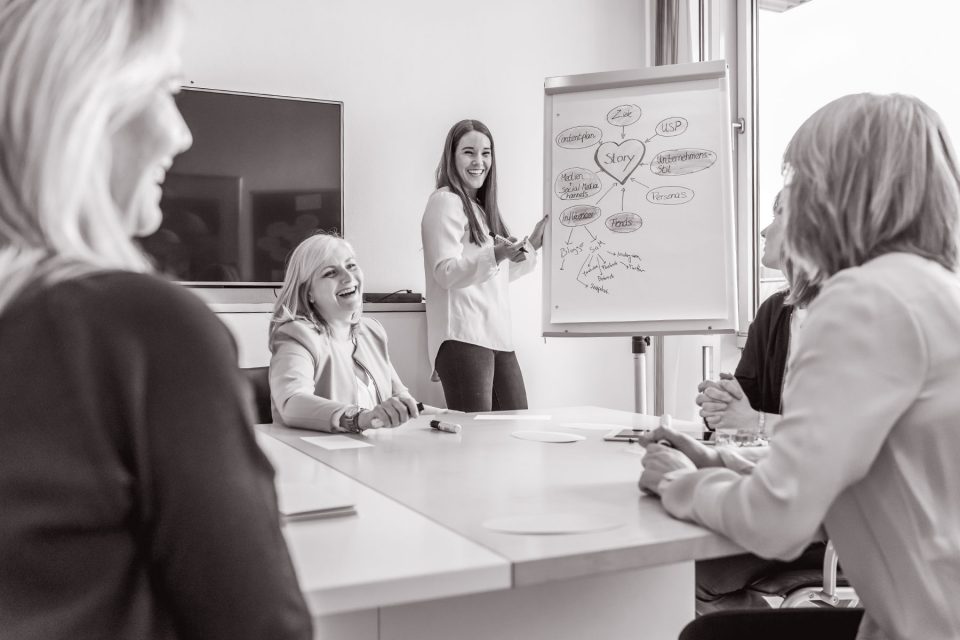 Businessfoto Frauenin Teamkonferenz Teamfoto Unternehmensfotografie
