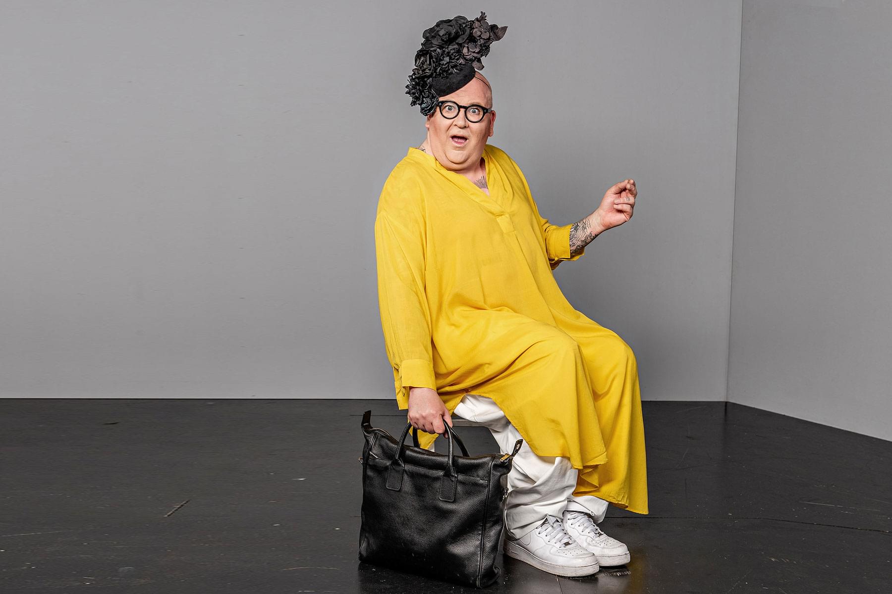 schrilles Business-Portrait von Daniel Plettenberg v Businessfoto Unternehmensfotoon der Company Valor Research