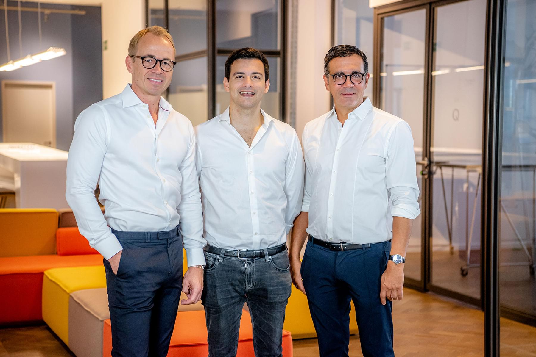 Business-Portrait der Geschäftsführer Impact Plus Venture Unternehmensfoto Sven Lübcke, Serge Licht, Markus Malti, Businessfoto Teamfoto