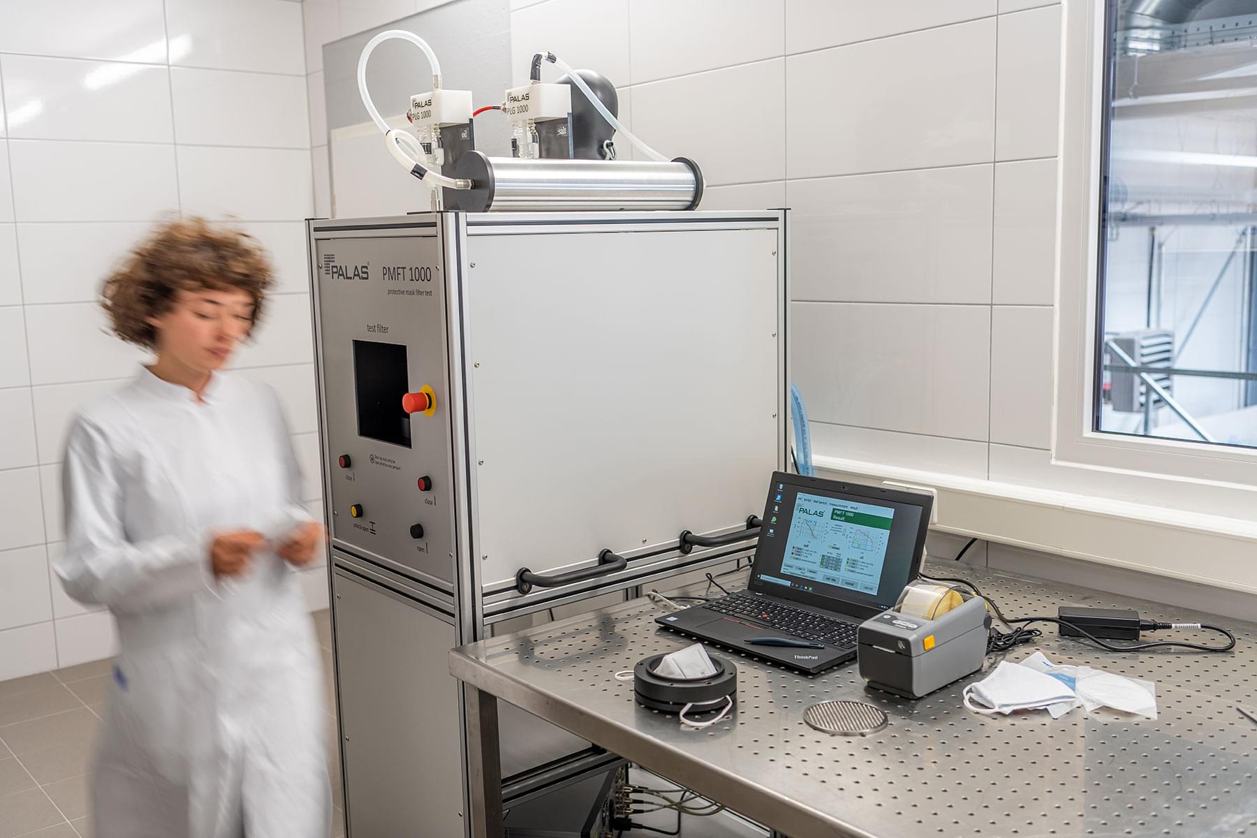 Unternehmensfoto für die Firma PAConsult FFP2 Maskentest im Labor Businessfoto