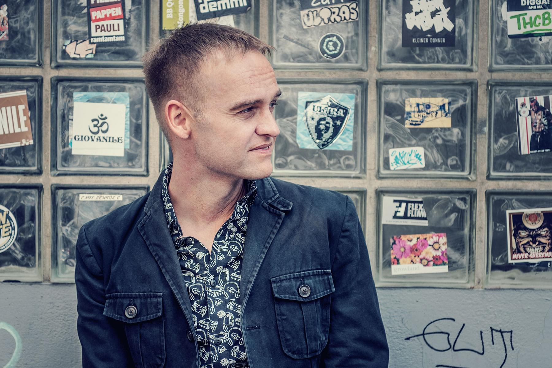 Künstler-Portrait des Hamburger Musikers Tomeque für das Album Hallo Welt